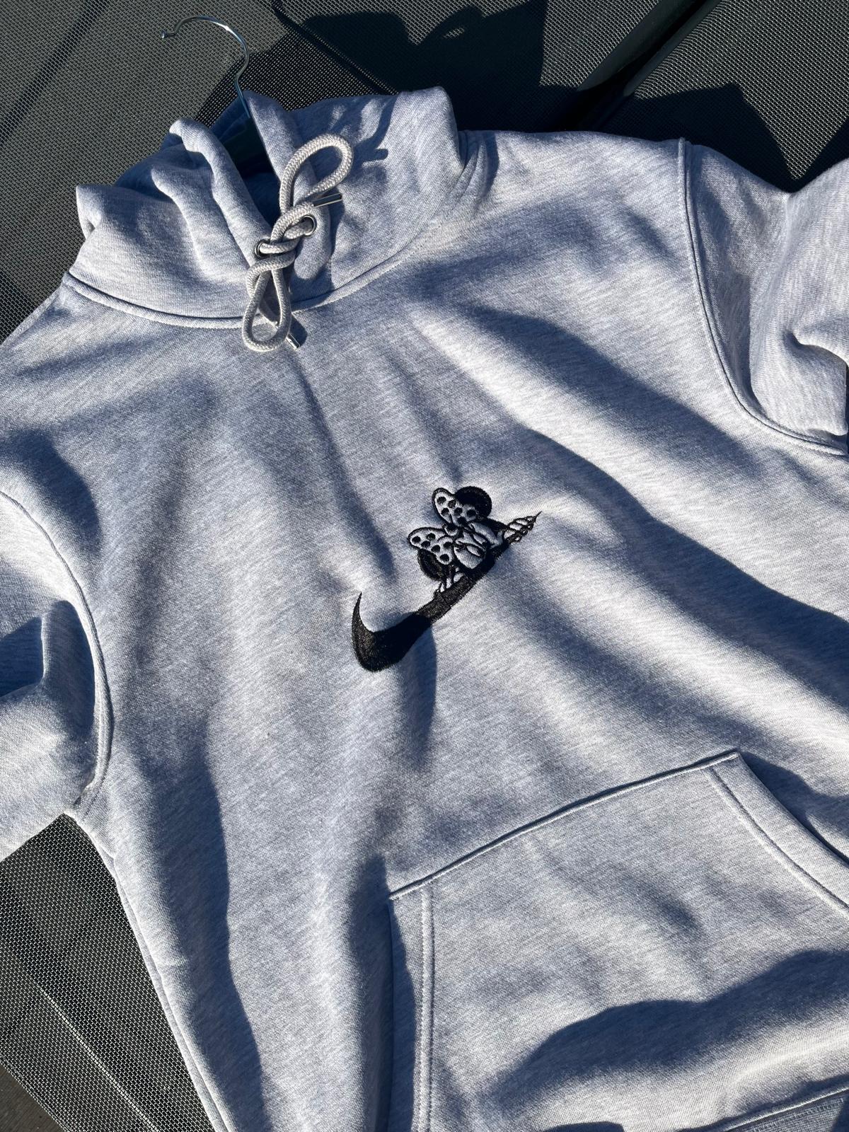 Pullover mit Wunschstickmotive